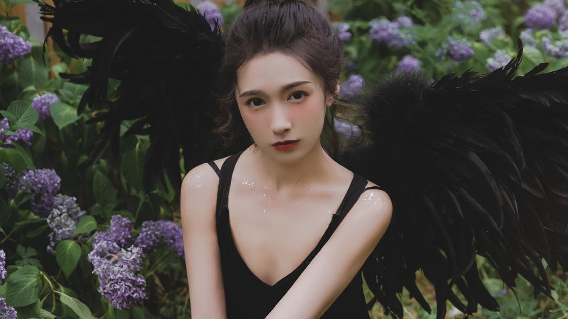 柯尔赞冲线瞬间引发现场欢呼，科尔阿赞