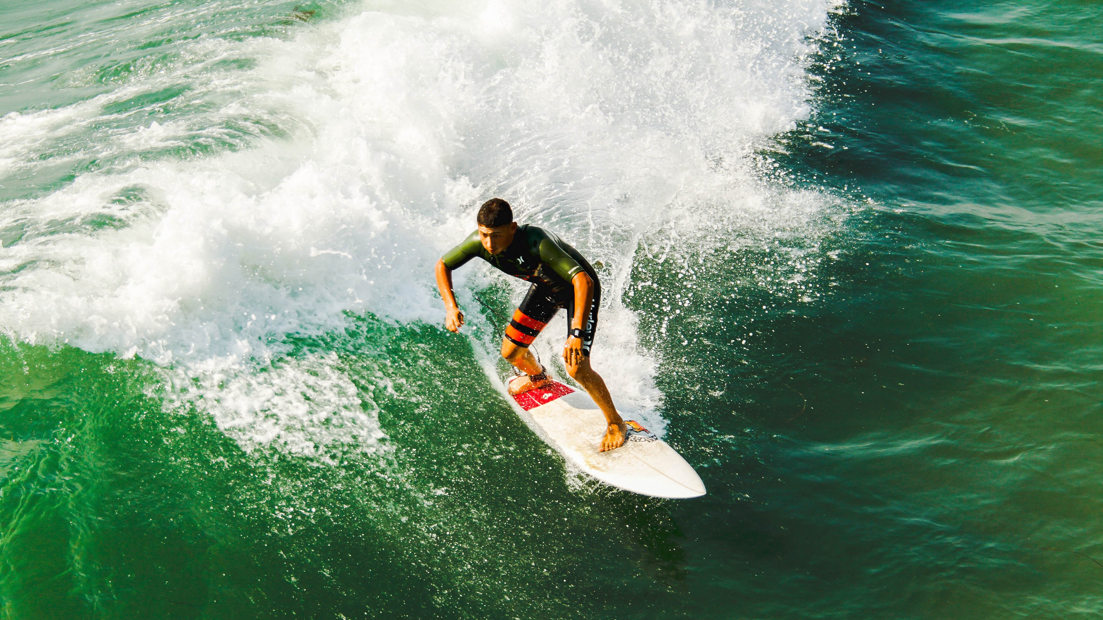 爱游戏体育入口-“荒原狂飙：追逐速度的生死战役”，狂野荒原